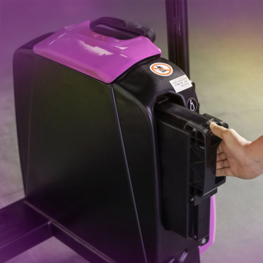 รถลากพาเลทไฟฟ้า AntOn by Jungheinrich รุ่น PTL 1.5 685x1150 mm