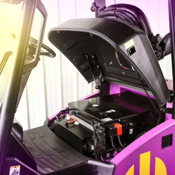 รถโฟล์คลิฟท์ไฟฟ้า 2 ตัน CBH 2.0 DZ 4500 กะทัดรัด คุ้มค่า | AntOn by Jungheinrich